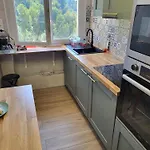 Homestay Private Room-2 In Hannana Apartment- 2 Min Walk To Tram 12 Min To Train Station 15 Min To Massena Place