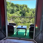 Homestay Private Room-2 In Hannana Apartment- 2 Min Walk To Tram 12 Min To Train Station 15 Min To Massena Place *