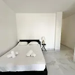 Studio - Plage A 50M, Tram, Wifi Et Commerces