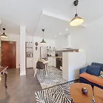 Nestor&Jeeves - Escapade - Central - Near Beach