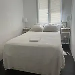 Location De Chambre Privee Dans Residence Prive, Jardins Et Parking Gratuit 1 Min To Tramway Et 9 Min De Centre-Ville, Accessibilite A Plusieurs Transports