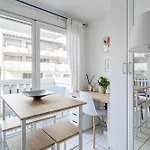 Charming With Pool & Balcony -heart Of Apartment *