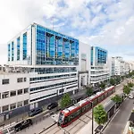 Large 2 Bdr Close To The Beach Balcony & Garage