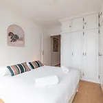 Large 2 Bdr Close To The Balcony & Garage Apartment