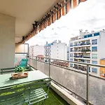 Large 2 Bdr Close To The Balcony & Garage