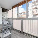 Large 2 Bdr Close To The Balcony & Garage Apartment