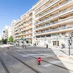 Large 2 Bdr Close To The Beach Balcony & Garage