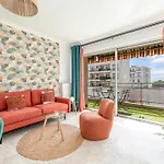 Large 2 Bdr Close To The Balcony & Garage Apartment *