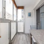 Large 2 Bdr Close To The Balcony & Garage Apartment