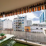 Apartment Large 2 Bdr Close To The Balcony & Garage Nice