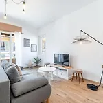 Large & Quiet 1 Bdr Downtown