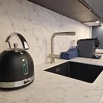9 Alberti Centre 4*
