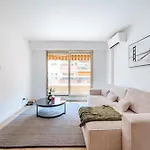 Near Old Town And Fully Renovated *