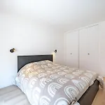 Apartment Near Old Town And Fully Renovated *