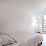 Near Old Town And Fully Renovated Apartment Nice