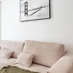 Near Old Town And Fully Renovated Apartment Nice