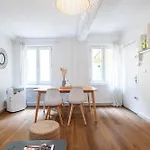 Apartment 2 Bdr Heart Of The Old Town *