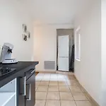 2 Bdr Heart Of The Old Town Apartment Nice