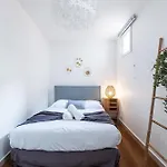 2 Bdr Heart Of The Old Town Apartment