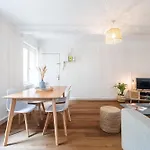 2 Bdr Heart Of The Old Town Apartment Nice
