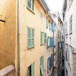 2 Bdr Heart Of The Old Town