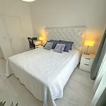 Gorgeous Oceanfront Promenade Apartment *