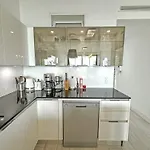 Gorgeous Oceanfront Promenade Apartment *