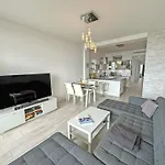 Gorgeous Oceanfront Promenade Apartment Nice