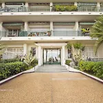 Gorgeous Oceanfront Apartment Promenade