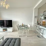 Apartment Gorgeous Oceanfront Promenade Nice