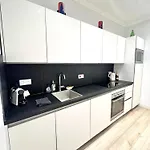 Apartment Center 2 Min Walk To Quiet Sunny Balcony *