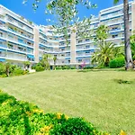 Port De Nice, Charmant Studio