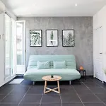 Large & Quiet 1 Bdr At Port Nice