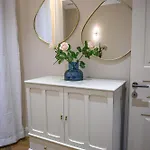 9 Alberti Centre Aparthotel 4*