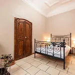 2 Bdr Heart Old Town *