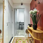 2 Bdr With Independent Studio - Old Town