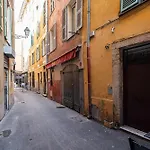 2 Bdr With Independent Studio - Old Town