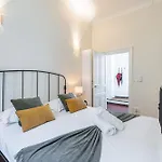 2 Bdr Panoramic View On Gardens Apartment *