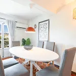 2 Bdr Panoramic View On Gardens