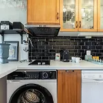 2 Bdr Panoramic View On Gardens Apartment *