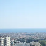 Privative Renove 2024, Climatisation, Tramway Sur Place , 12 Min Centre, 16 Min Plage, Apercu Lateral Mer, 2 Wc Avec 2 Salle De Bain, Private Renovated 2024, Air-conditioned , Tram On Spot, 2 Toilets And 2 Bathrooms Bed & Breakfast Nice