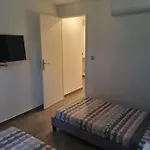 Privative Renove 2024, Climatisation, Tramway Sur Place , 12 Min Centre, 16 Min Plage, Apercu Lateral Mer, 2 Wc Avec 2 Salle De Bain, Private Renovated 2024, Air-conditioned , Tram On Spot, 2 Toilets And 2 Bathrooms Bed & Breakfast