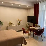 Extraordinaire Grand Studio Au Centre 6 Minutes A Pied De La Plage Et L\'Hotel Negresco