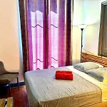 Gare Garibaldi République: Tranquil Private Near Tram Bed & Breakfast *