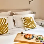 9 Alberti Centre Aparthotel 4*