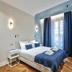 9 Alberti Centre Aparthotel 4*