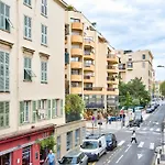 9 Alberti Centre 4*