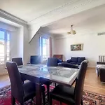 Bright Air-Conditioned Flat In The City Centre