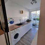 Magnifique T3, Spacieux, Lumineux Et Traversant *