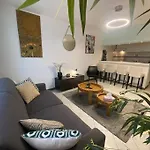 Grand Studio Tres Bien Situe!